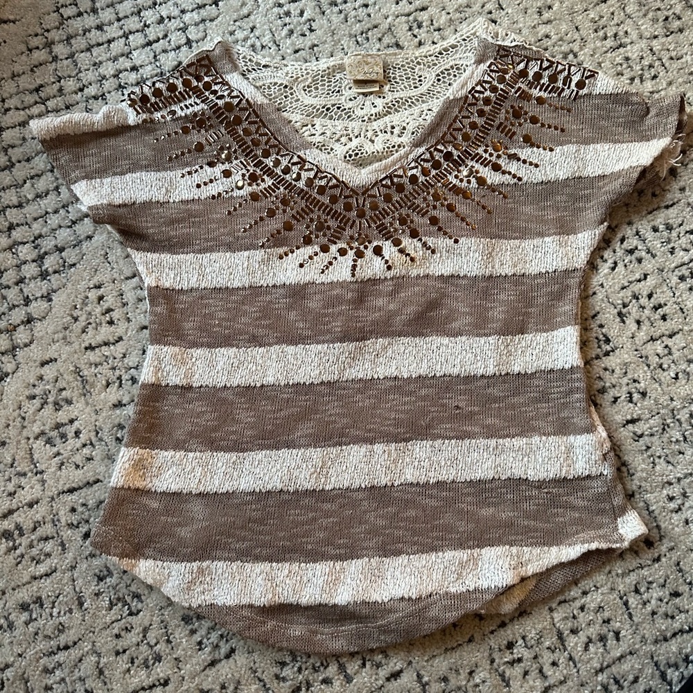 Daydrip short sleeve knitted shirt - embellished neckline - crocheted back